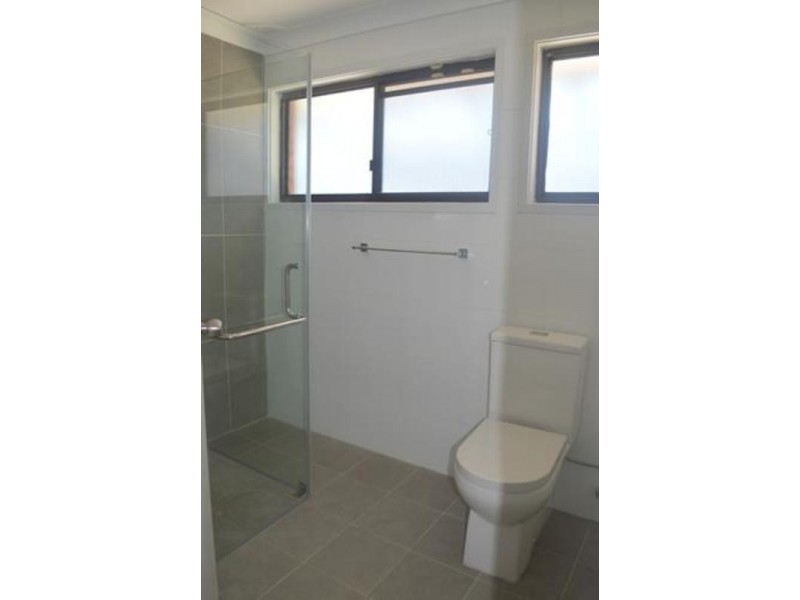 11 McCabe Close, St Clair NSW 2759