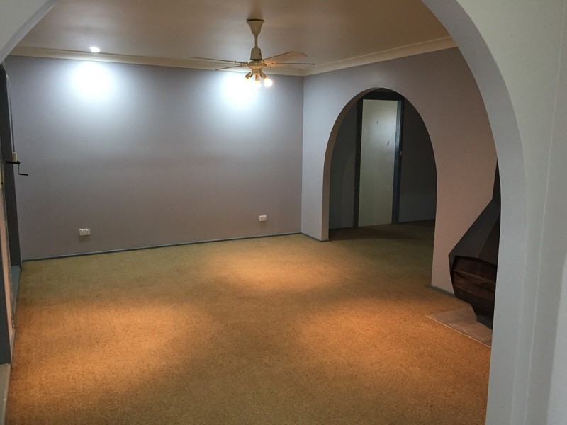 11 McCabe Close, St Clair NSW 2759