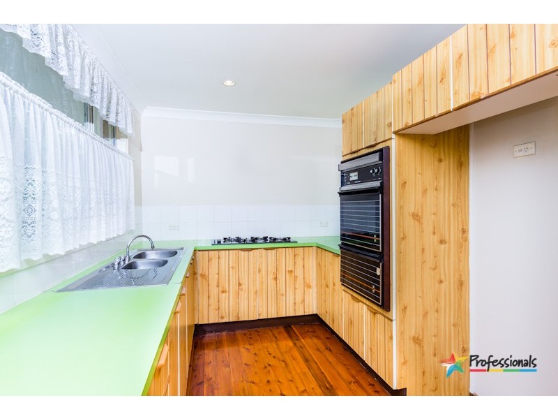 28 Shadlow Crescent, St Clair NSW 2759