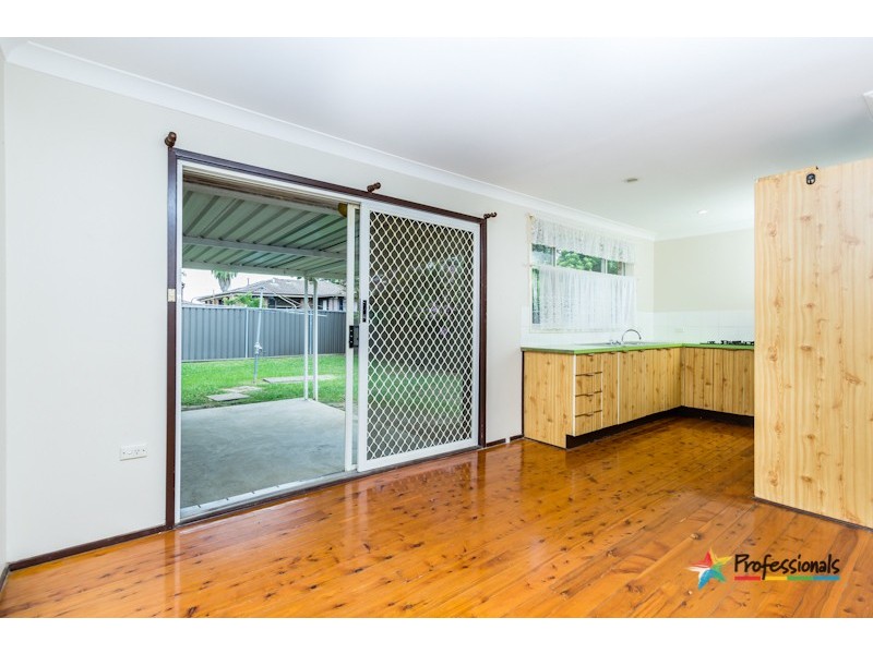 28 Shadlow Crescent, St Clair NSW 2759