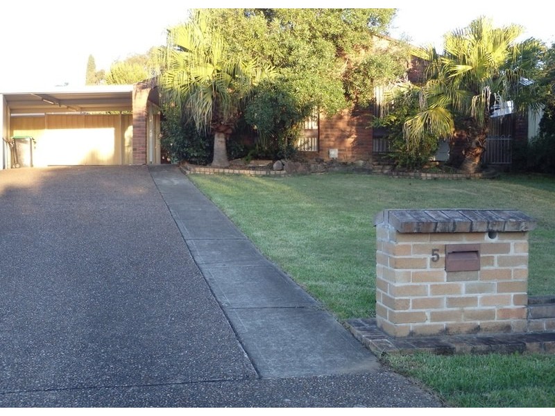5 Pecan Close, St Clair NSW 2759