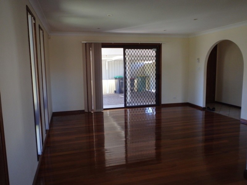 5 Pecan Close, St Clair NSW 2759
