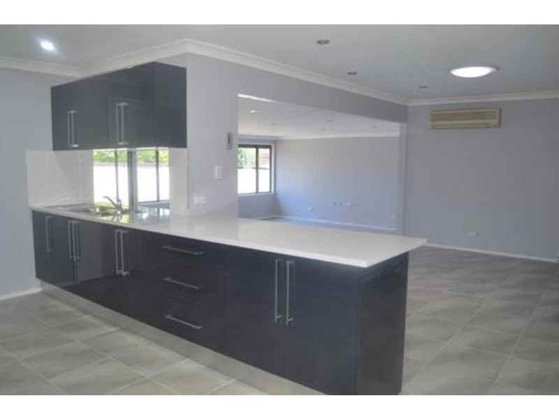 11 McCabe Close, St Clair NSW 2759