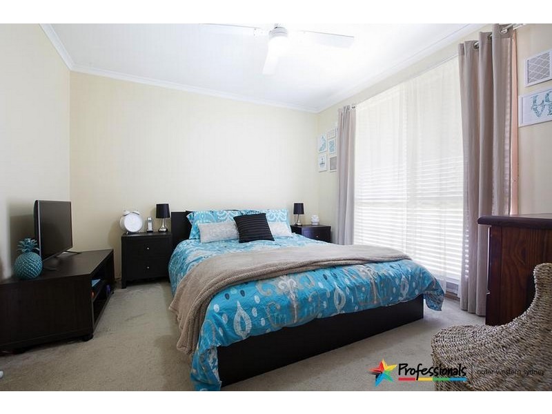 158 Explorers Way, St Clair NSW 2759