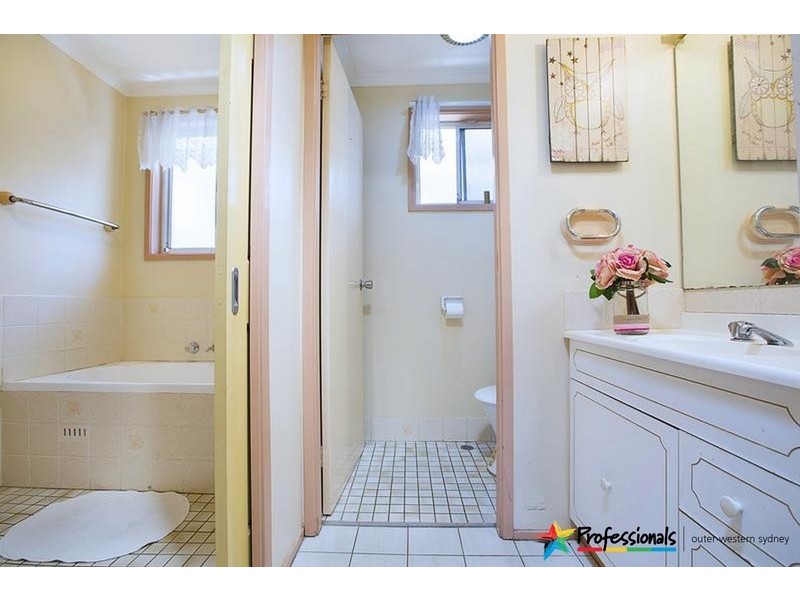 158 Explorers Way, St Clair NSW 2759