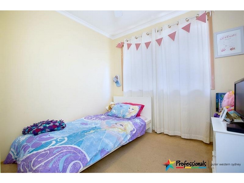 158 Explorers Way, St Clair NSW 2759