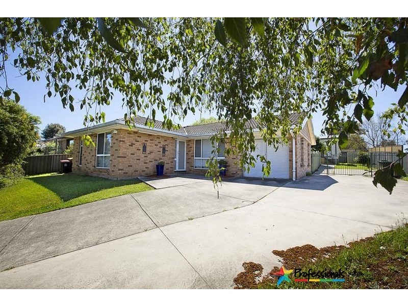 158 Explorers Way, St Clair NSW 2759