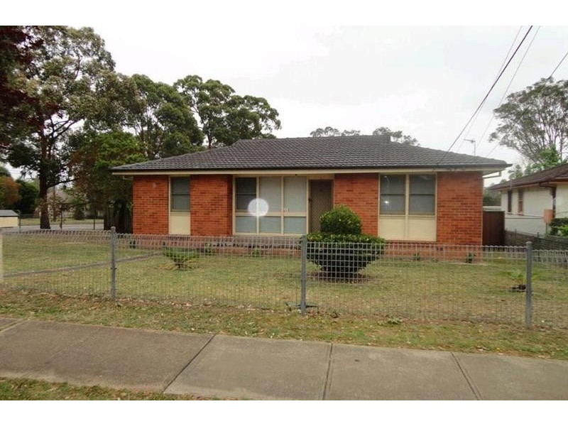 8 Mendana Street, Lethbridge Park NSW 2770