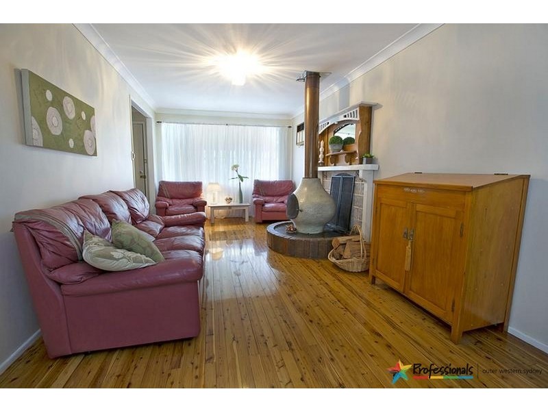 4 John Sulman Place, St Clair NSW 2759