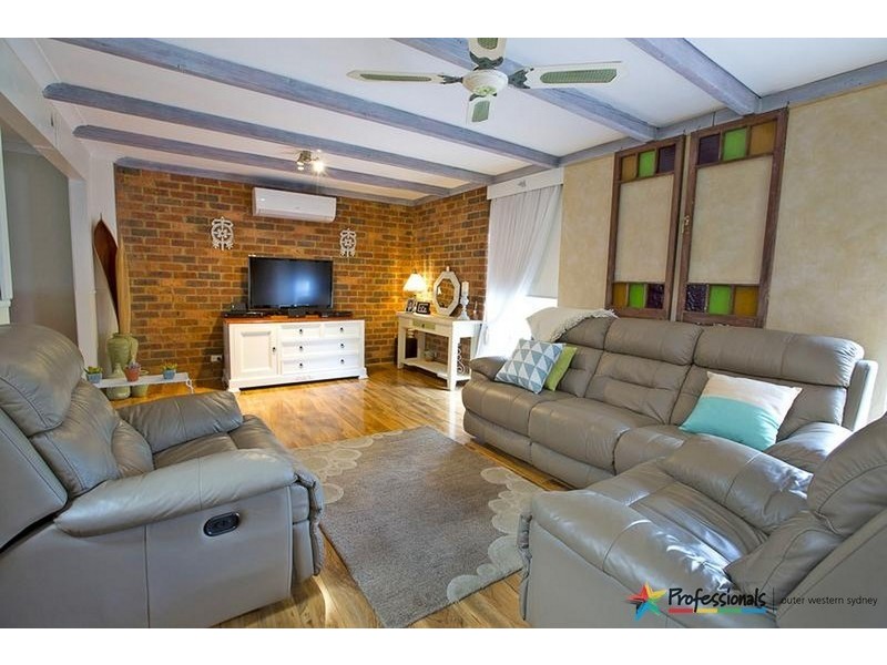 4 John Sulman Place, St Clair NSW 2759