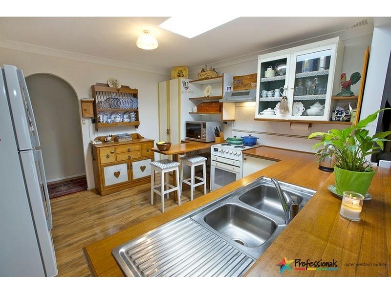 4 John Sulman Place, St Clair NSW 2759