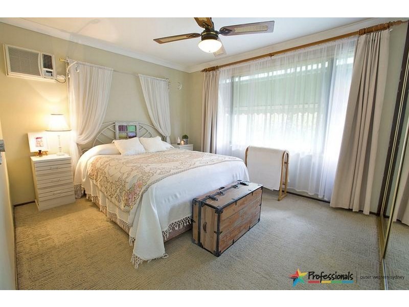 4 John Sulman Place, St Clair NSW 2759