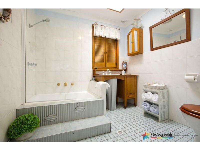 4 John Sulman Place, St Clair NSW 2759