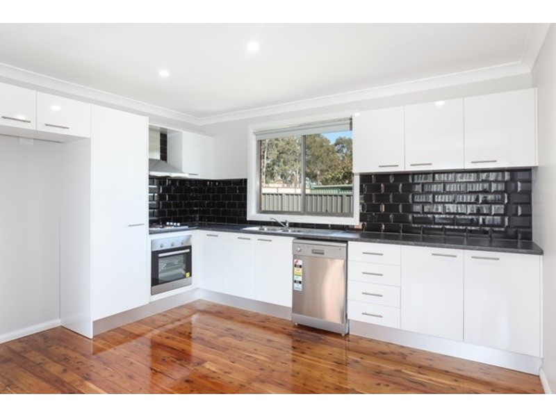 1 Edmund Blackett Close, St Clair NSW 2759