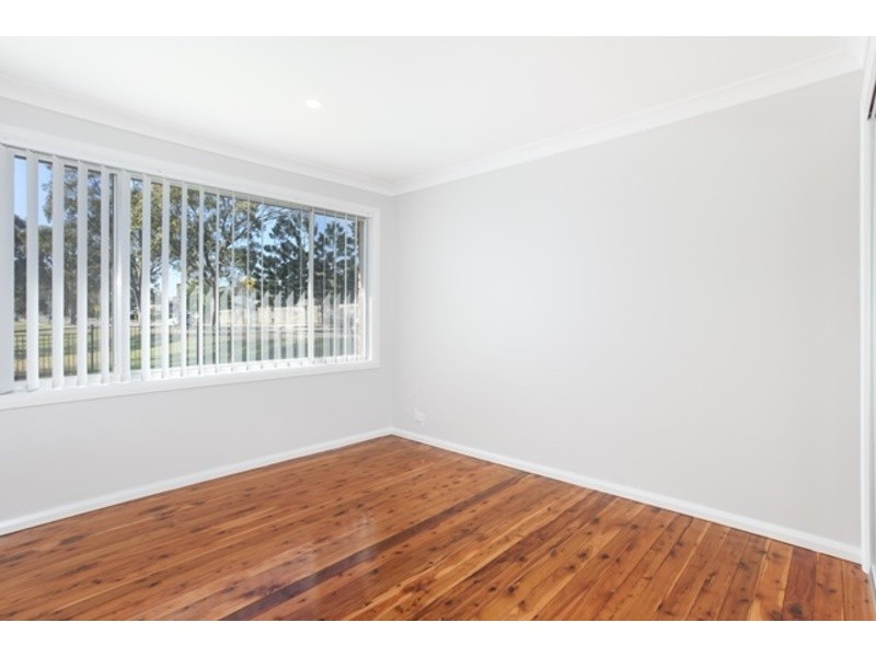 1 Edmund Blackett Close, St Clair NSW 2759