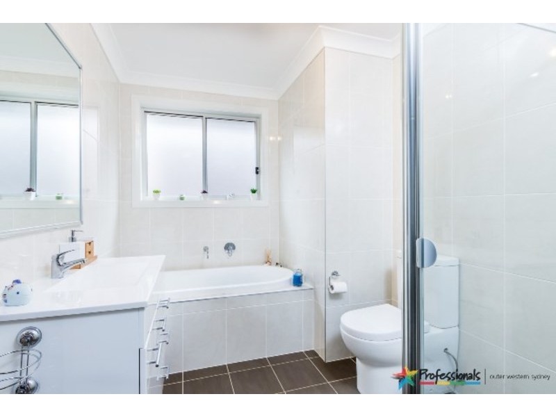 3 Cowra Place, Ropes Crossing NSW 2760