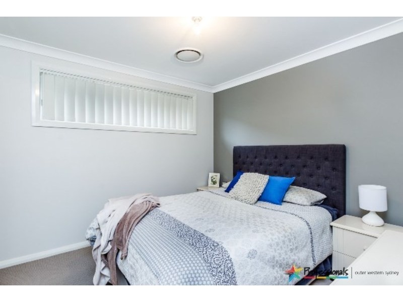 3 Cowra Place, Ropes Crossing NSW 2760