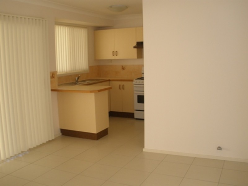 4 Kalambo Place, St Clair NSW 2759