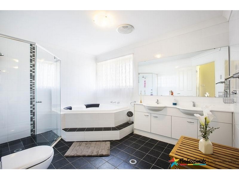 Claremont Meadows NSW 2747