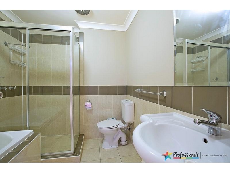 2/530 Carlisle Avenue, Mount Druitt NSW 2770