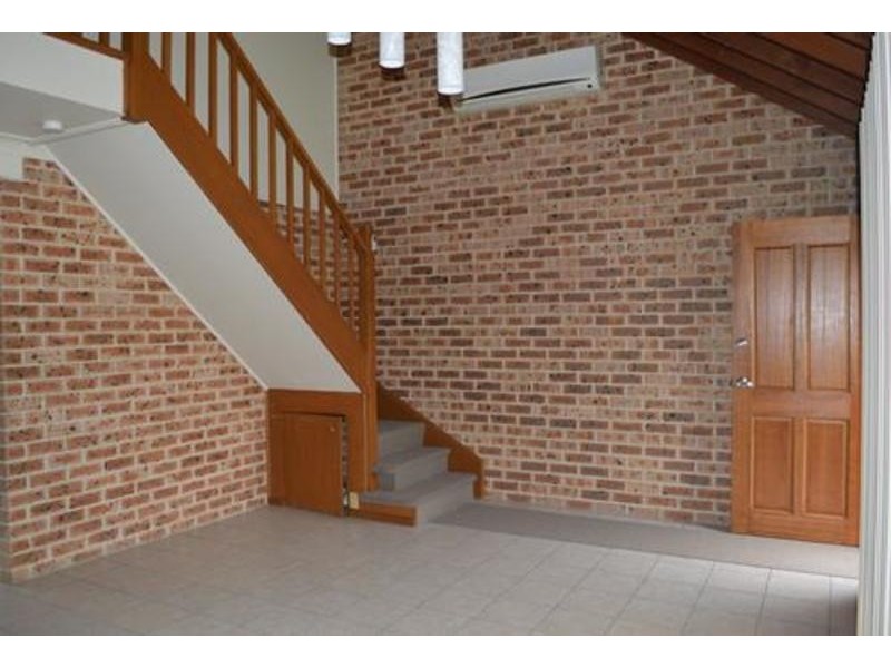 2/24 Campbell Street, South Windsor NSW 2756