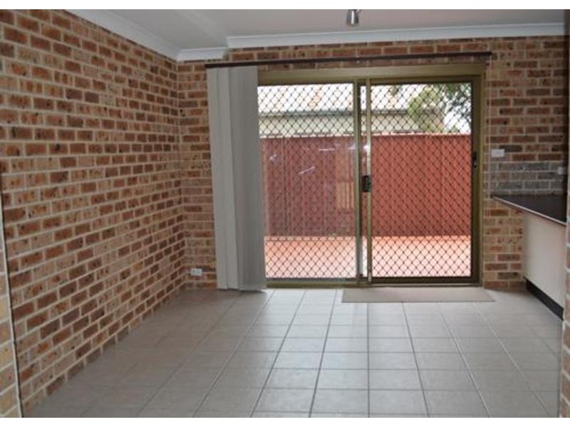 2/24 Campbell Street, South Windsor NSW 2756