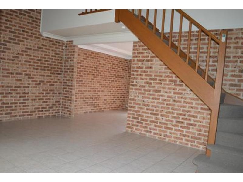 2/24 Campbell Street, South Windsor NSW 2756