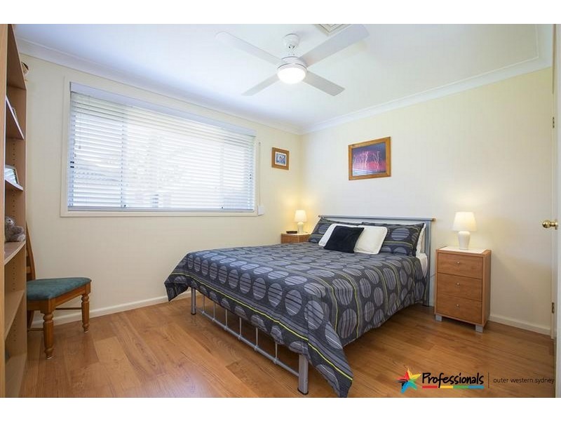 21 Woodview Road, Oxley Park NSW 2760
