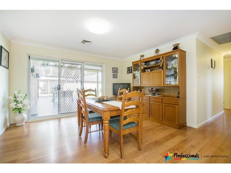21 Woodview Road, Oxley Park NSW 2760