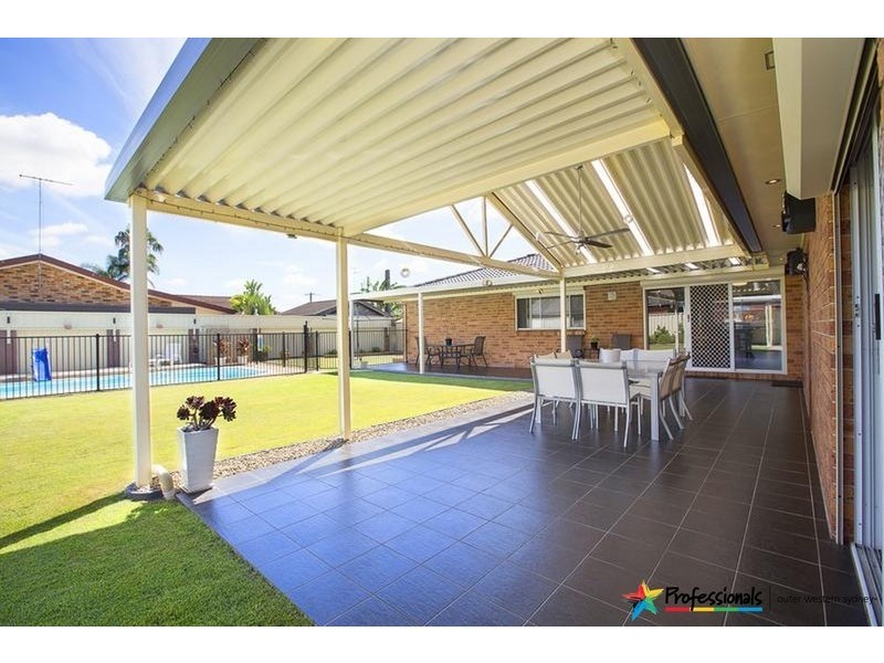 21 Woodview Road, Oxley Park NSW 2760