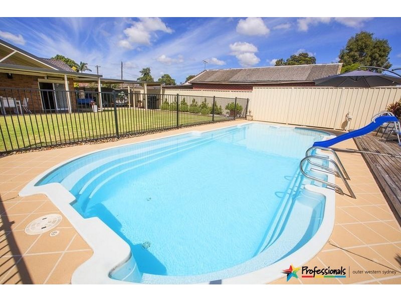 21 Woodview Road, Oxley Park NSW 2760