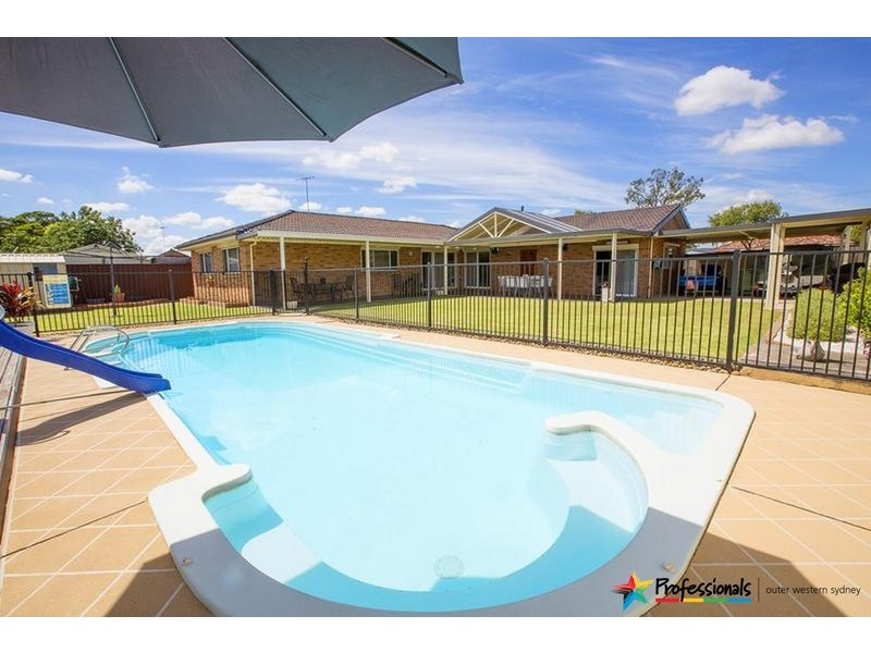 21 Woodview Road, Oxley Park NSW 2760