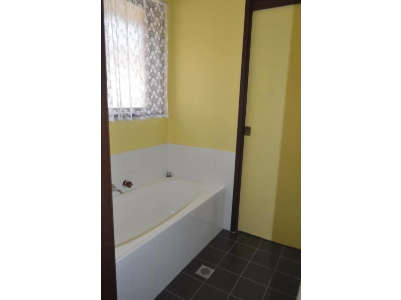 85 Melville Road, St Clair NSW 2759