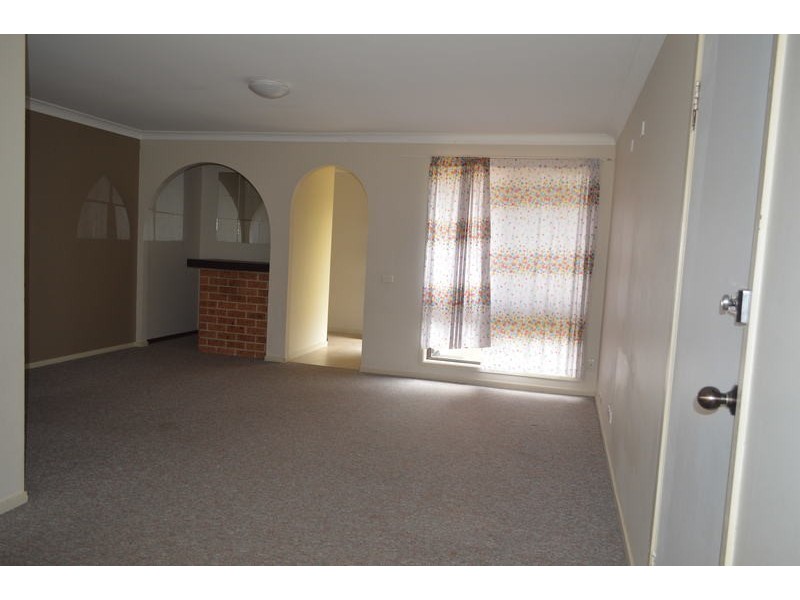 85 Melville Road, St Clair NSW 2759