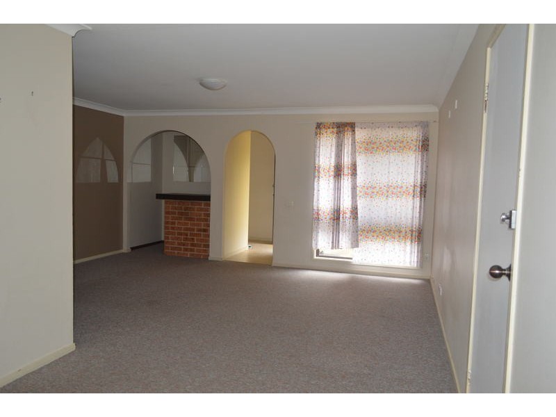 85 Melville Road, St Clair NSW 2759