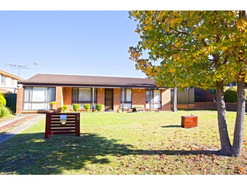 65 Pinecreek Circuit, St Clair NSW 2759