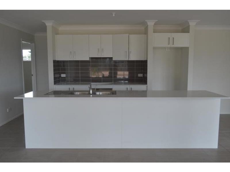 21 Silky Road, Spring Farm NSW 2570