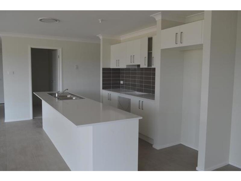 21 Silky Road, Spring Farm NSW 2570
