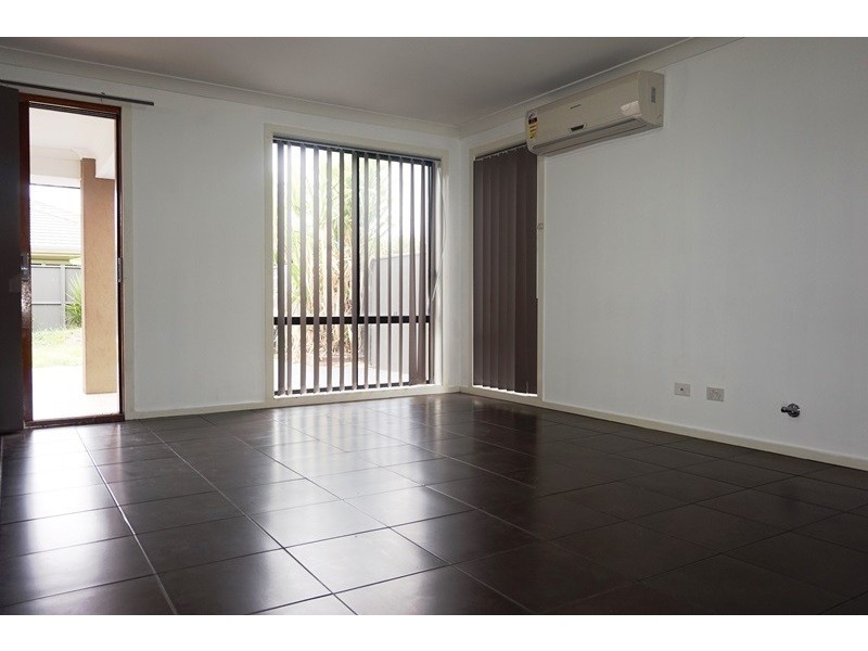 8a Dunlop Avenue, Ropes Crossing NSW 2760