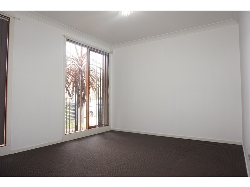 8a Dunlop Avenue, Ropes Crossing NSW 2760