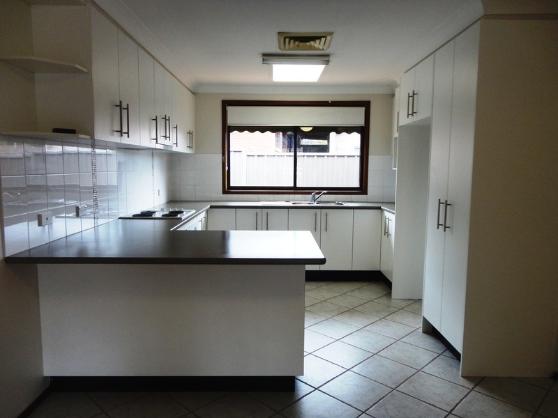 12 Kemerton Street, St Clair NSW 2759