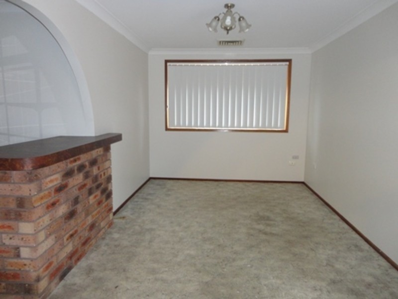 12 Kemerton Street, St Clair NSW 2759