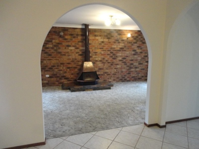 12 Kemerton Street, St Clair NSW 2759