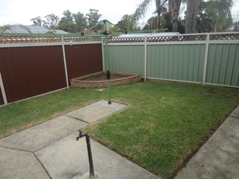 12 Kemerton Street, St Clair NSW 2759