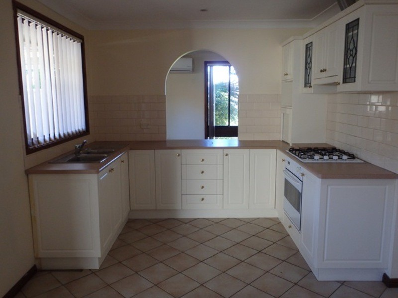 5 Pecan Close, St Clair NSW 2759