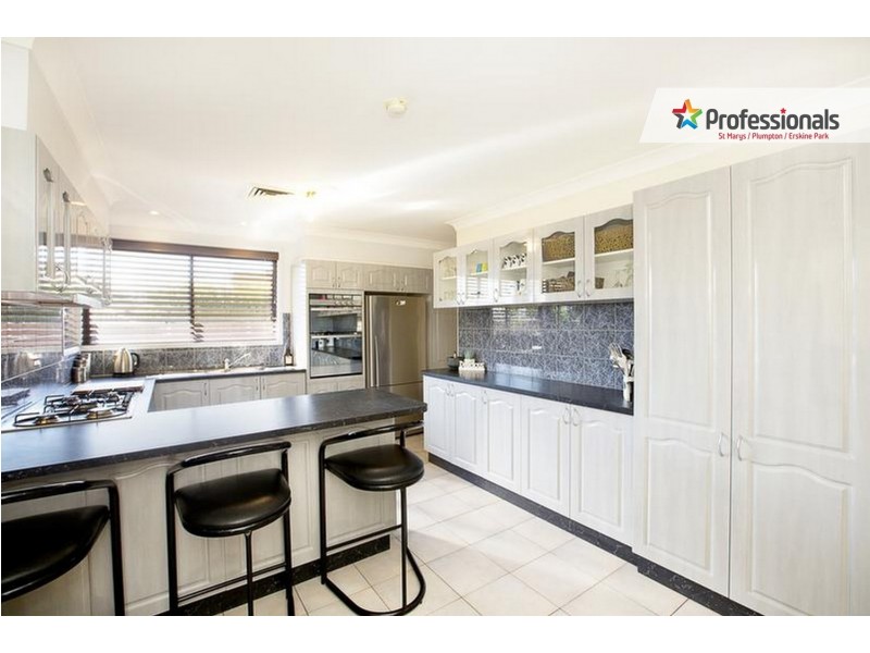 11 Solander Drive, St Clair NSW 2759