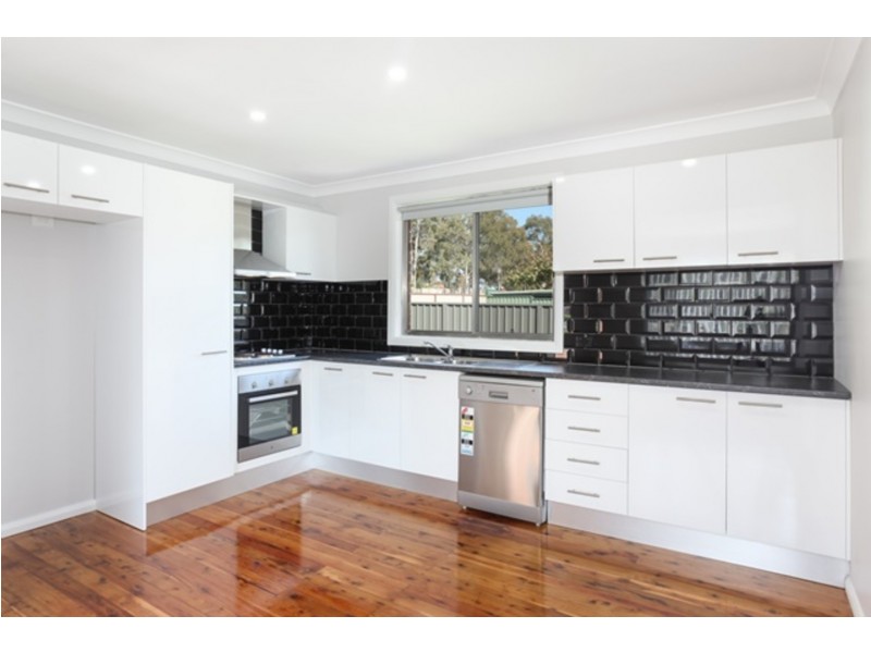 1 Edmund Blackett Close, St Clair NSW 2759