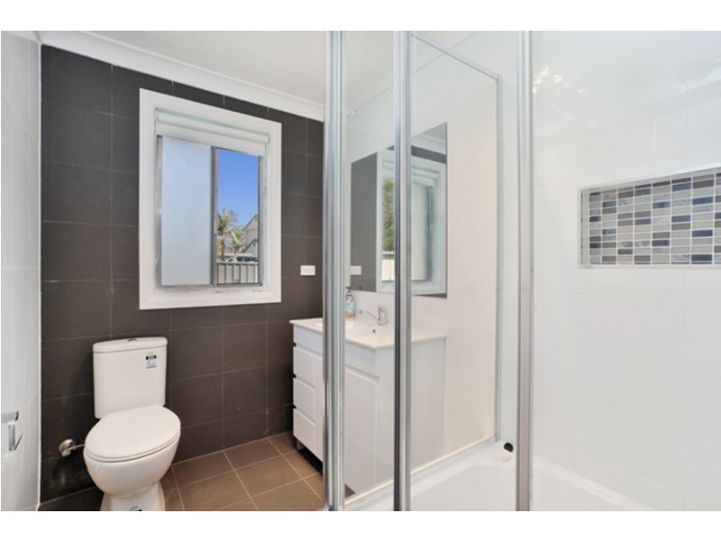 1 Edmund Blackett Close, St Clair NSW 2759