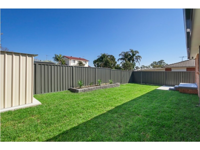 1 Edmund Blackett Close, St Clair NSW 2759