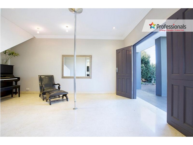 94-100 Explorers Way, St Clair NSW 2759